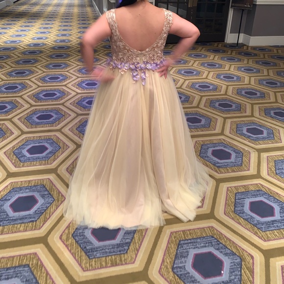 Ball gown - Picture 2 of 3